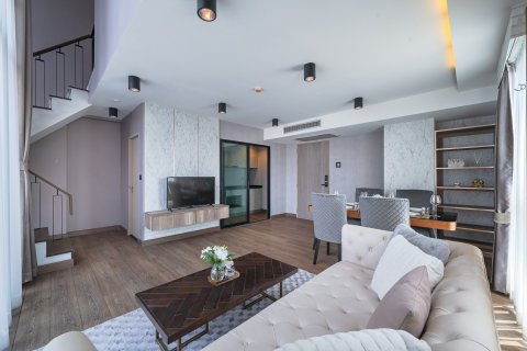 Condo in Phra Khanong, Bangkok, Thailand, 3 bedrooms  № 160799 - photo 2