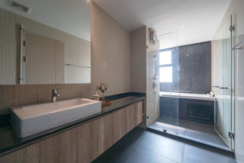 Condo in Phra Khanong, Bangkok, Thailand, 3 bedrooms  № 160799 - photo 17