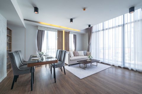 Condo in Phra Khanong, Bangkok, Thailand, 3 bedrooms  № 160799 - photo 4