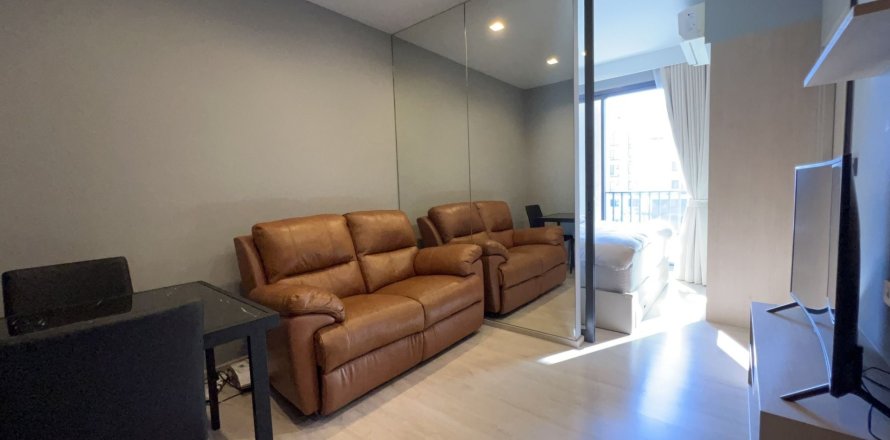 Studio in the Condo in Watthana, Bangkok, Thailand № 160798