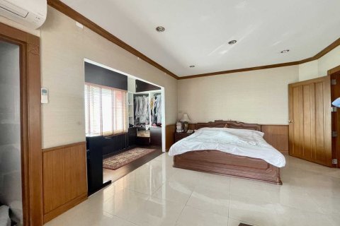 Кондоминиум с 4 спальнями в Бангне, Бангкок, Таиланд № 173173 - фото 11