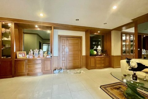 Кондоминиум с 4 спальнями в Бангне, Бангкок, Таиланд № 173173 - фото 8