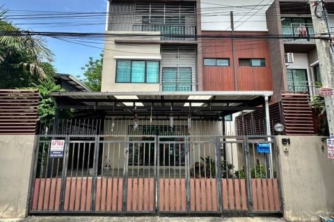 Townhouse in Bueng Kum, Bangkok, Thailand 3 bedrooms № 173174