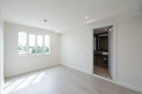 Condo in Bangkok, Thailand, 3 bedrooms  № 142972 - photo 12