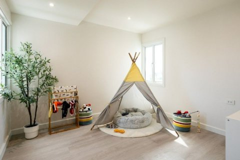 Condo in Bangkok, Thailand, 3 bedrooms  № 142972 - photo 11