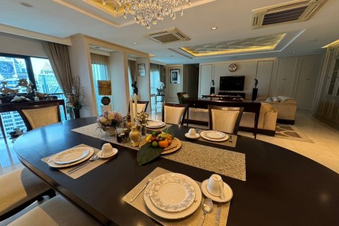 Condo in Sathon, Bangkok, Thailand, 4 bedrooms  № 142950 - photo 2