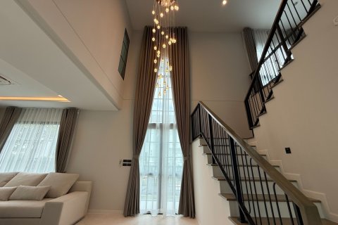 Дом в Бангне, Бангкок, Таиланд с 4 спальнями  № 142951 - фото 2