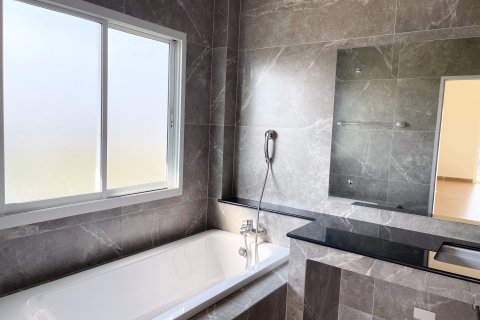 House in Chiang Mai, Thailand 4 bedrooms № 157940 - photo 17