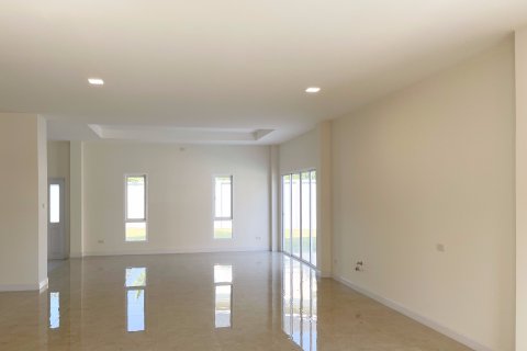 House in Chiang Mai, Thailand 4 bedrooms № 157940 - photo 2