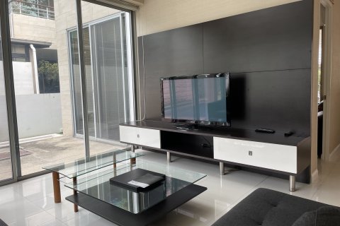 Дом в Бангкоке, Таиланд с 5 спальнями  № 157936 - фото 2