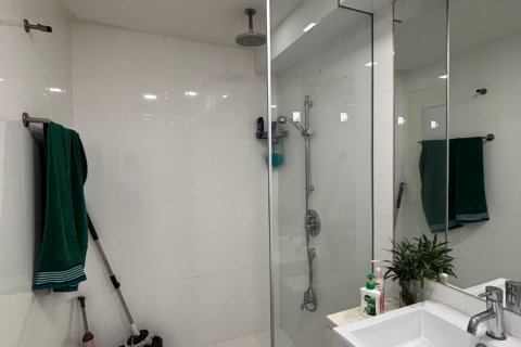 Studio dans le Condo à Huai Khwang, Bangkok, Thaïlande  № 135632 - photo 12