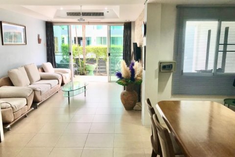 Townhouse in Kathu, Thailand 2 bedrooms № 135628 - photo 12