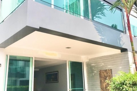 Townhouse in Kathu, Thailand 2 bedrooms № 135628 - photo 11