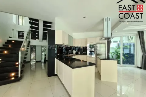 Casa de 4 dormitorios en Jomtien Beach, Pattaya, Tailandia № 212759 - foto 14