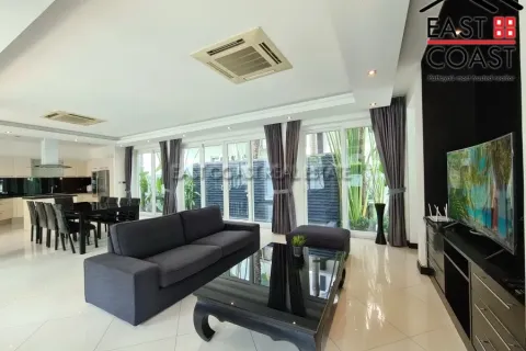 Casa de 4 dormitorios en Jomtien Beach, Pattaya, Tailandia № 212759 - foto 9