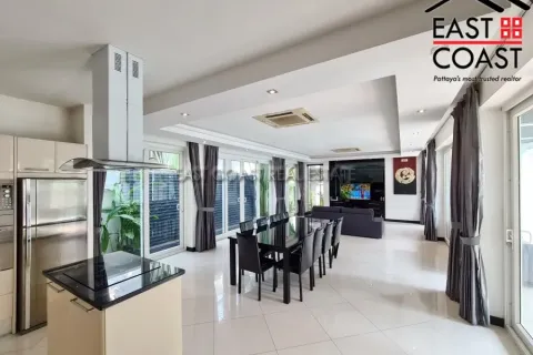 Casa de 4 dormitorios en Jomtien Beach, Pattaya, Tailandia № 212759 - foto 3
