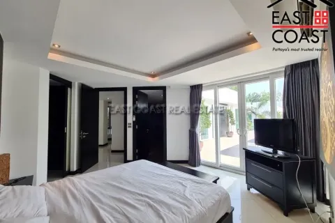 Casa de 4 dormitorios en Jomtien Beach, Pattaya, Tailandia № 212759 - foto 26