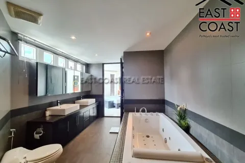 Casa de 4 dormitorios en Jomtien Beach, Pattaya, Tailandia № 212759 - foto 30