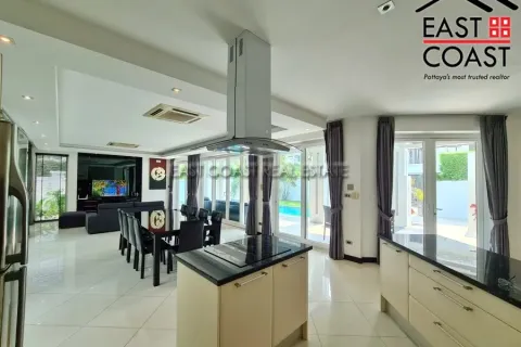 Casa de 4 dormitorios en Jomtien Beach, Pattaya, Tailandia № 212759 - foto 12