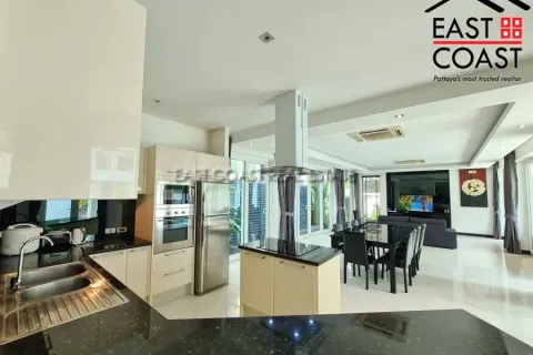 Casa de 4 dormitorios en Jomtien Beach, Pattaya, Tailandia № 212759 - foto 13