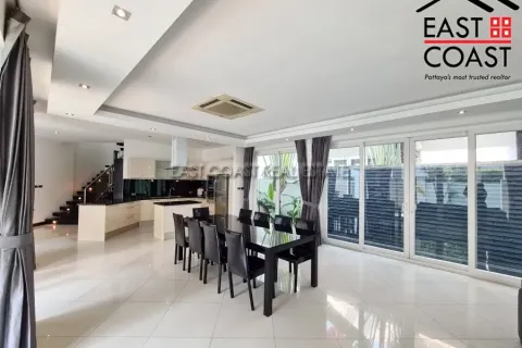 Casa de 4 dormitorios en Jomtien Beach, Pattaya, Tailandia № 212759 - foto 10