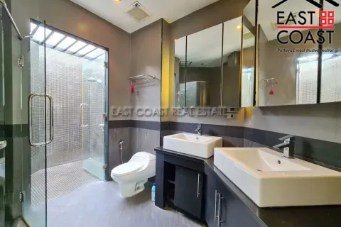 Casa de 4 dormitorios en Jomtien Beach, Pattaya, Tailandia № 212759 - foto 19