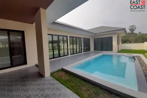 Casa de 3 dormitorios en Pattaya, Tailandia № 212765 - foto 9