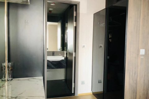 Studio dans le Condo à Bang Rak, Bangkok, Thaïlande  № 170598