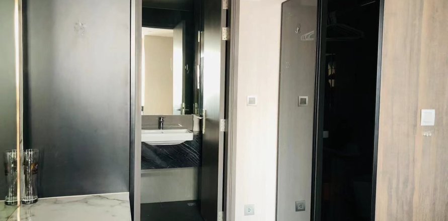 Studio dans le Condo à Bang Rak, Bangkok, Thaïlande  № 170598