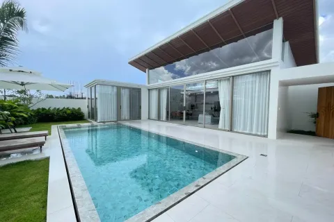 Villa in Phuket, Thailand 3 bedrooms № 155164 - photo 1