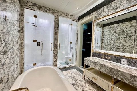 Condo in Bang Rak, Bangkok, Thailand, 4 bedrooms № 155165 - photo 18