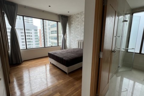 Condo in Khlong Toei, Bangkok, Thailand, 3 bedrooms № 201208 - photo 4