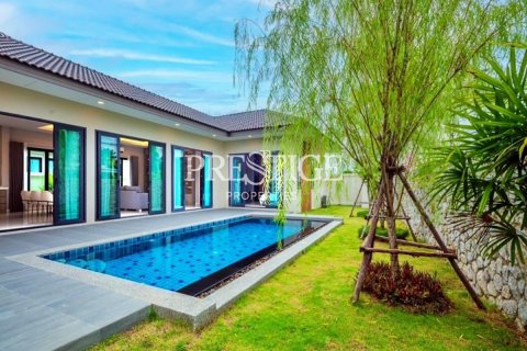 House in Pattaya, Thailand 3 bedrooms № 197768
