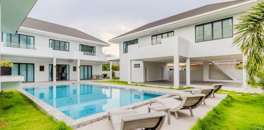 Villa in Phuket, Thailand 4 bedrooms № 153224