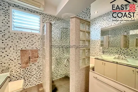 Condominio de 3 dormitorios en Jomtien Beach, Pattaya, Tailandia № 212385 - foto 21