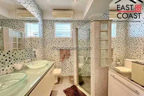 Condominio de 3 dormitorios en Jomtien Beach, Pattaya, Tailandia № 212385 - foto 28