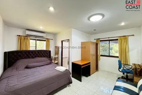 Casa de 5 dormitorios en Pattaya, Tailandia № 212382 - foto 16