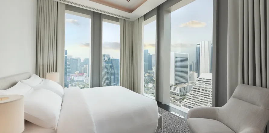 Condo à Bang Rak, Bangkok, Thaïlande, 3 chambres  № 164216