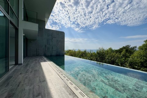 Penthouse in Phuket, Thailand 4 bedrooms № 169154 - photo 1