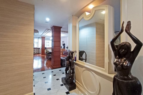Condo in Watthana, Bangkok, Thailand, 4 bedrooms  № 176466 - photo 5