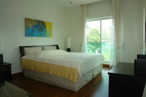 Casa de 4 dormitorios en Pattaya, Tailandia № 213137 - foto 12