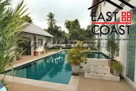Casa de 4 dormitorios en Pattaya, Tailandia № 213137 - foto 4