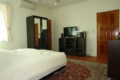 Casa de 4 dormitorios en Pattaya, Tailandia № 213137 - foto 14