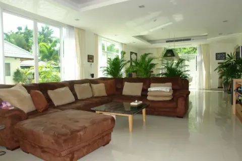 Casa de 4 dormitorios en Pattaya, Tailandia № 213137 - foto 5
