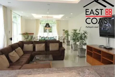 Casa de 4 dormitorios en Pattaya, Tailandia № 213137 - foto 6