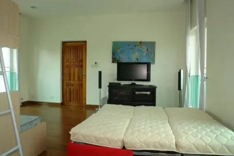 Casa de 4 dormitorios en Pattaya, Tailandia № 213137 - foto 17