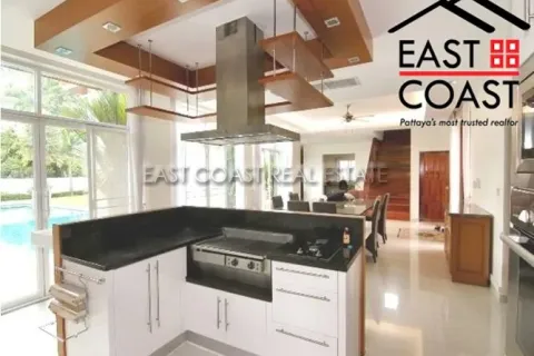 Casa de 4 dormitorios en Pattaya, Tailandia № 213137 - foto 9