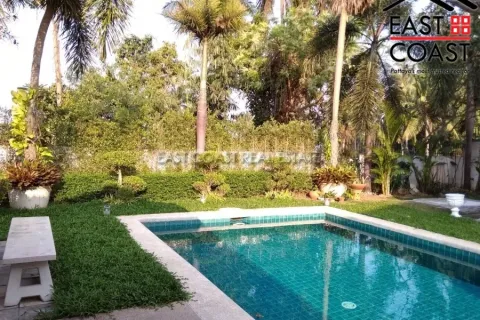 Casa de 4 dormitorios en Pattaya, Tailandia № 213137 - foto 3