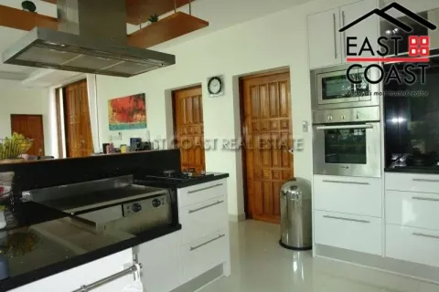 Casa de 4 dormitorios en Pattaya, Tailandia № 213137 - foto 8