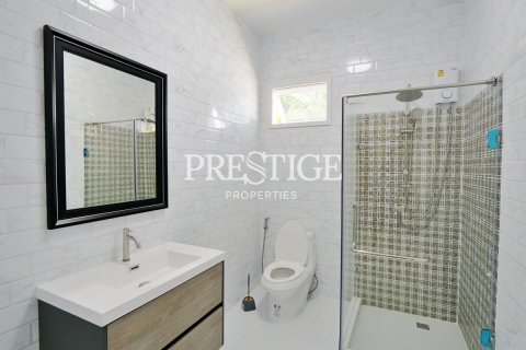 House in Pattaya, Thailand 3 bedrooms № 198658 - photo 12